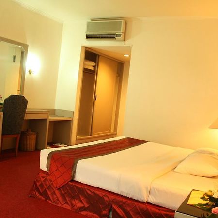 Hotel Royal Palace Bandung Exterior photo