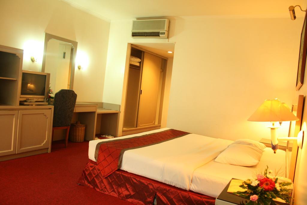 Hotel Royal Palace Bandung Exterior photo